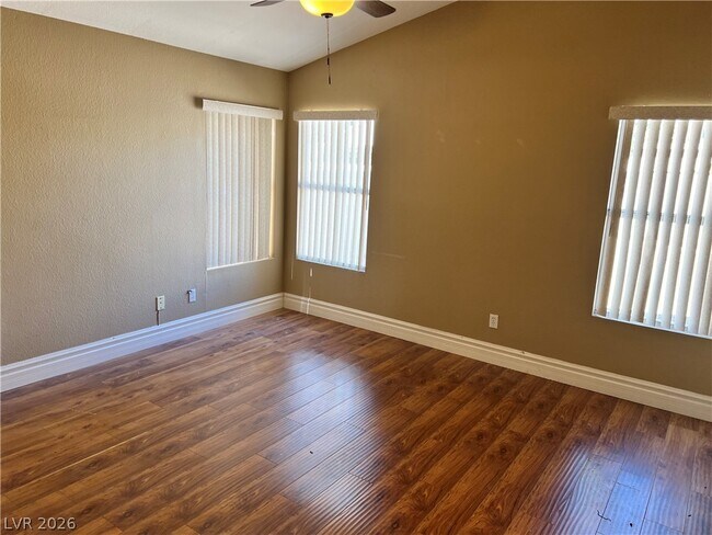 Building Photo - 5705 Cliff Point