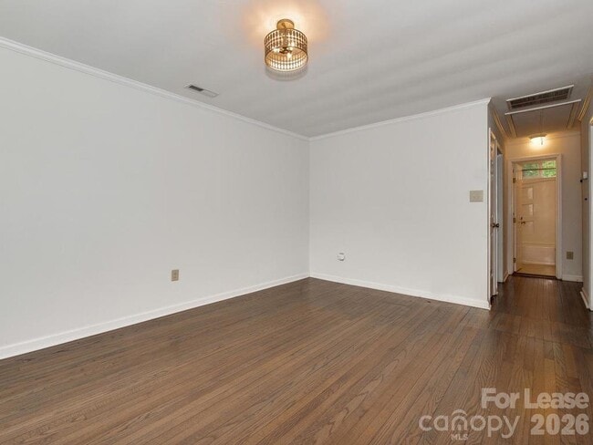 Building Photo - 5113 Valley Stream Rd