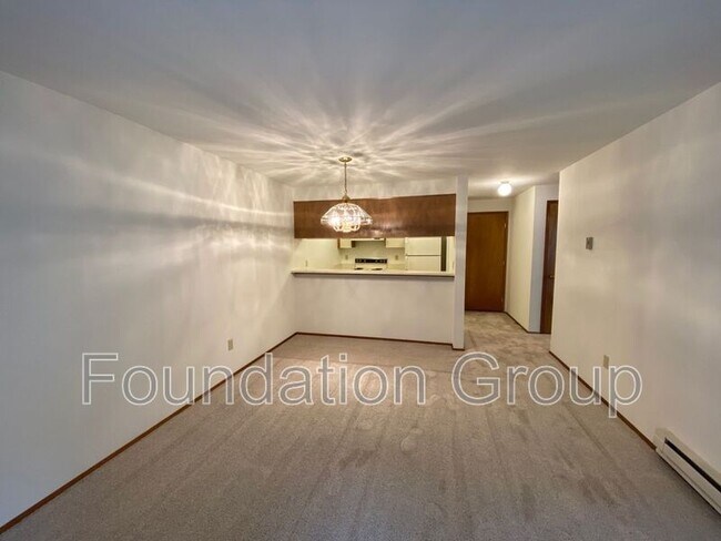 Building Photo - 12542 35th Ave NE