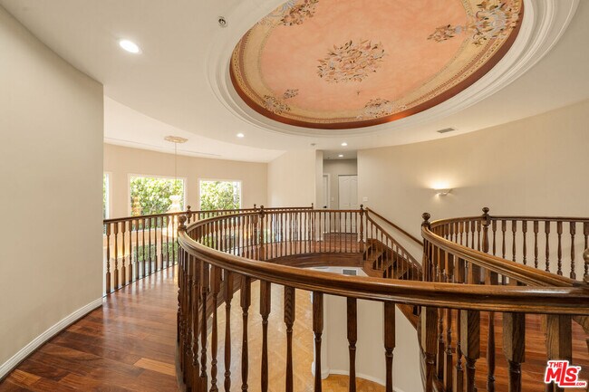Building Photo - 1109 Pine Dr