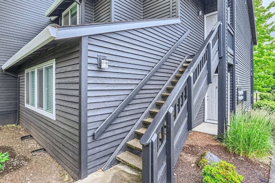 Building Photo - 9580 SW 146th Ter