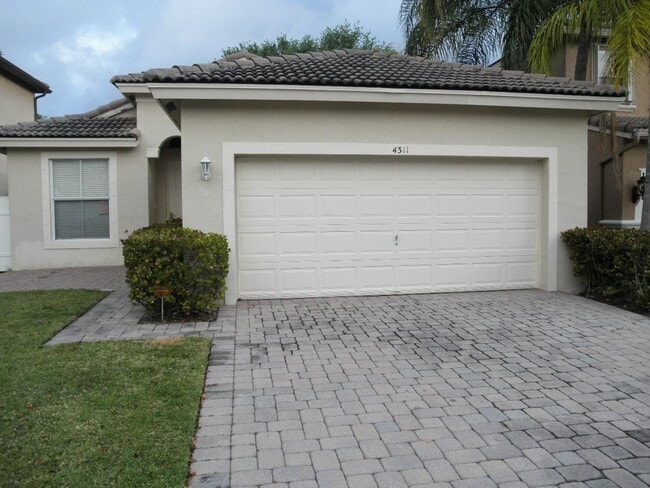 Building Photo - Sabal Lakes