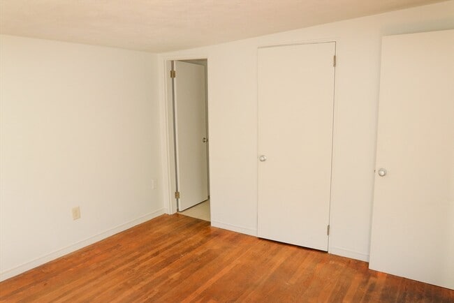 Building Photo - 583 Gay St