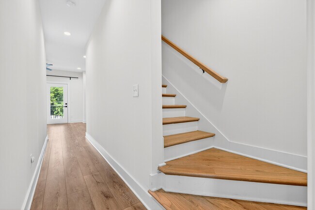 Building Photo - 409 Lellyett St