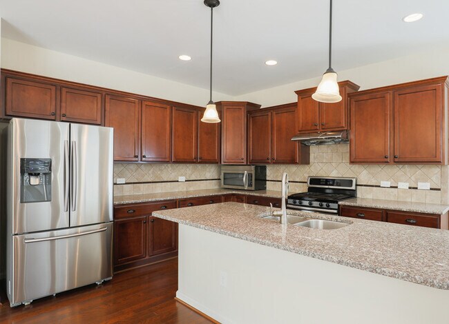 Building Photo - 1503 Hemlock Hill Dr