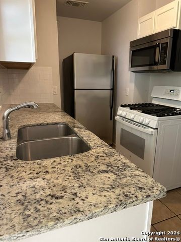 Building Photo - 1221 thorain