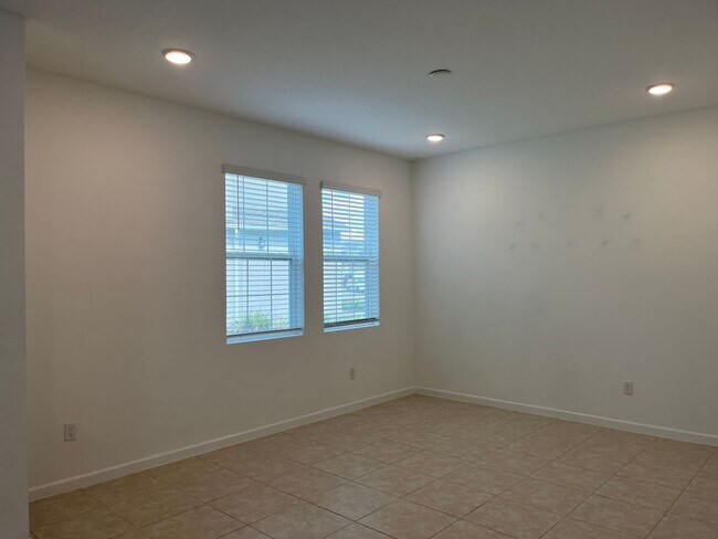 Building Photo - 998 Spring Palms Lp