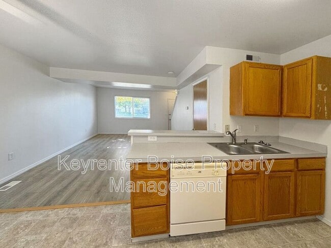 Building Photo - 254 Elbridge St E