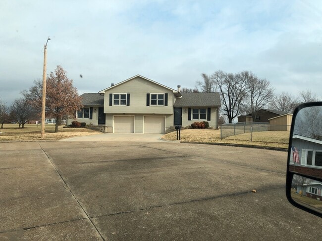 Primary Photo - 202 S Westview Ter