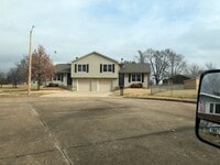 Building Photo - 202 S Westview Ter