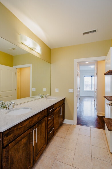 Building Photo - 3630 N Harlem Ave