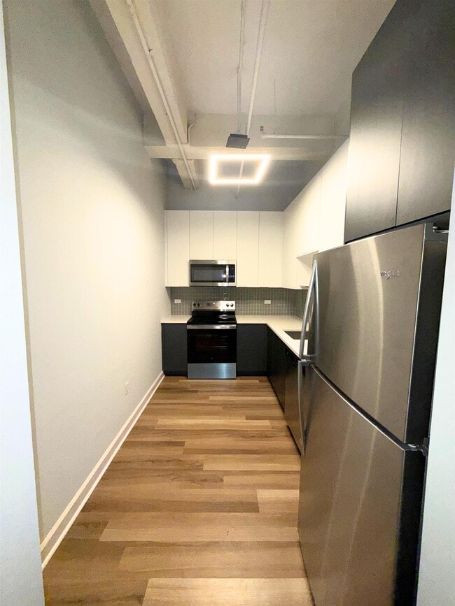 Building Photo - 160 Lafayette St