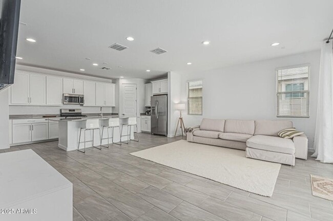 Building Photo - Newer Built 3 Bedroom/2 Bath Single Level Home in Queen Creek! Community Pool, Splash Pad, Lakes ...