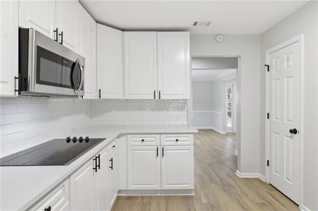 Building Photo - 2110 Meadow View Ct