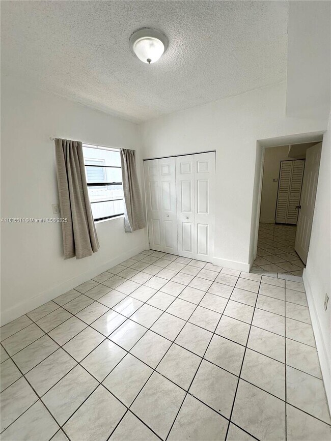 Building Photo - 3331 NW 18th Terrace