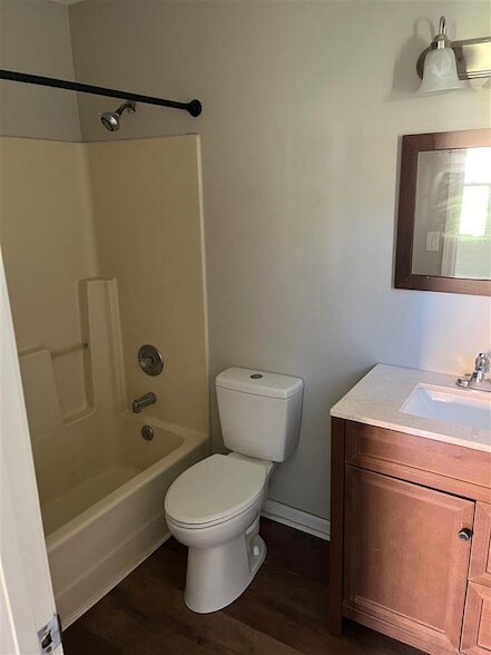 Building Photo - 1014A Windview Pl