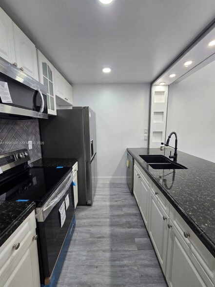 Building Photo - 1120 Parkside Green Dr