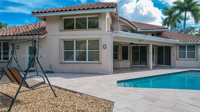 Building Photo - 1256 Manor Dr S