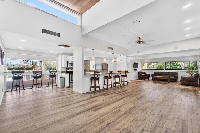 Building Photo - 2616 Cove Cay Dr