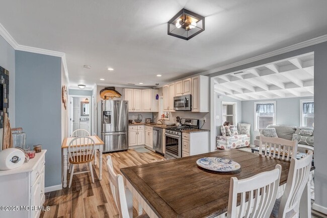 Building Photo - 28 S Los Angeles Dr