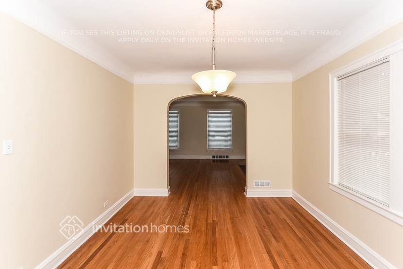 Building Photo - 9201 S Claremont Ave