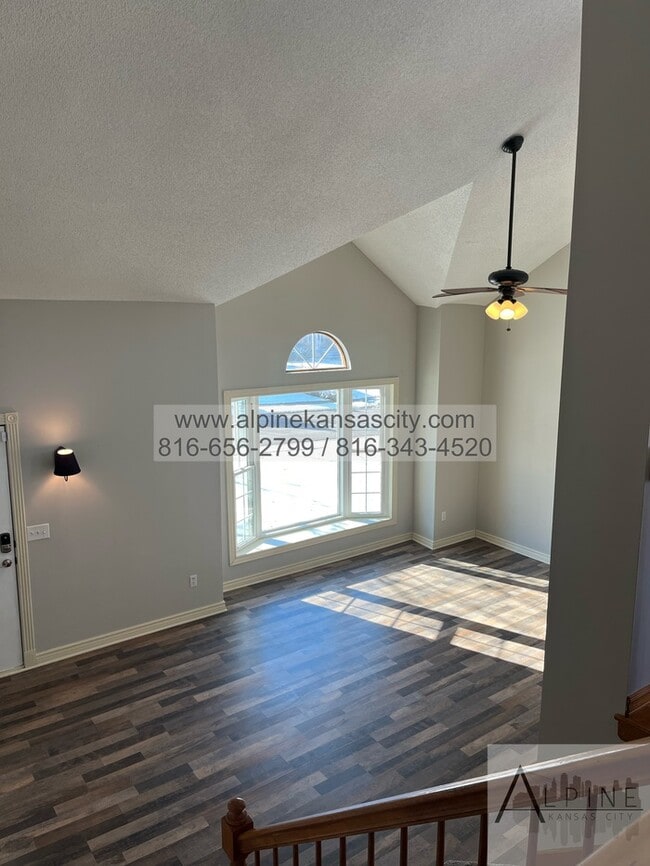 Building Photo - Beautiful California Split in Platte County