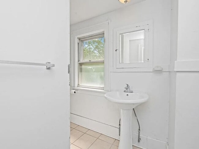 Building Photo - 191 Westfield St