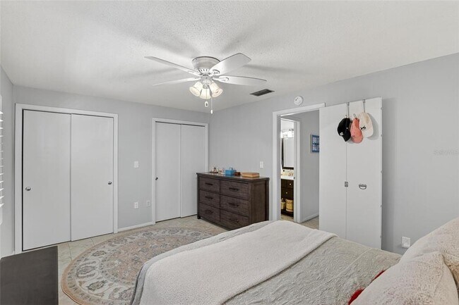 Building Photo - 650 Pinellas Point Dr S