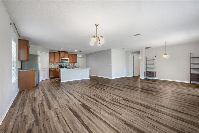 Building Photo - Spacious 4 Bedroom in Fast Growing Nassau ...