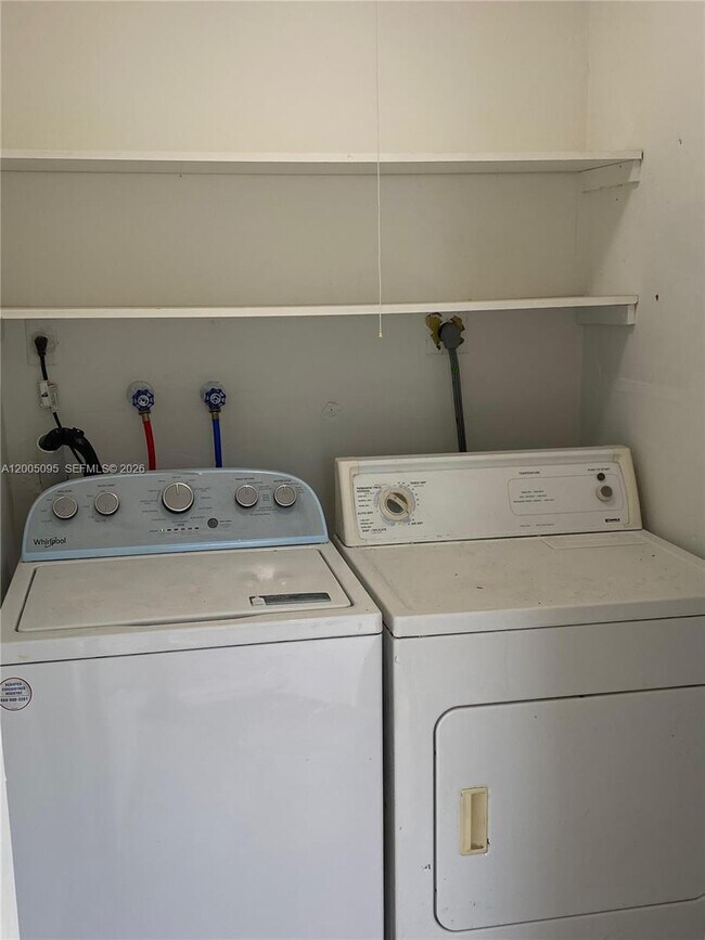 Building Photo - 9920 NW 68th Pl