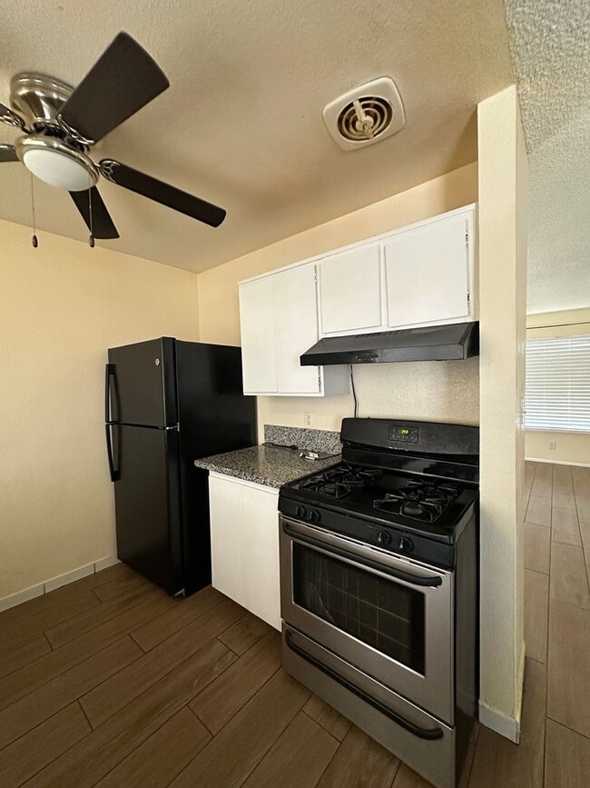 Building Photo - Must see Home!