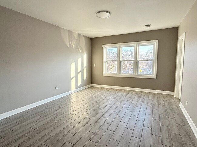 Building Photo - 2608 W Fullerton Ave