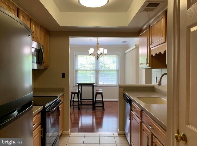 Building Photo - 800 Amber Tree Ct