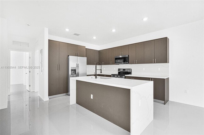 Building Photo - 22555 SW 125th Ave