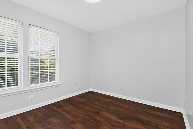 Building Photo - Spacious 4BD/2.5BA Home in Winding Creek!