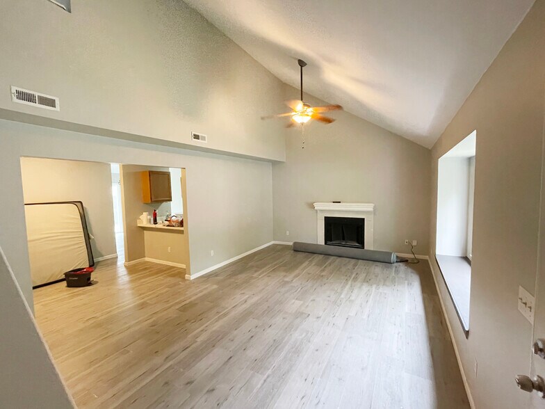 Building Photo - 504 Arrowhead Dr