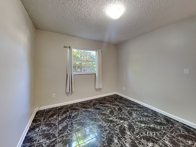 Building Photo - 1215 Lake Highland Dr