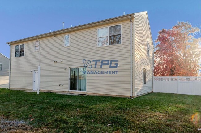 Building Photo - 33 Viking Ave