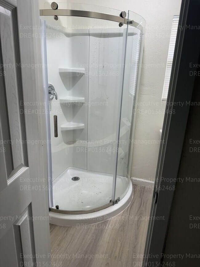 Building Photo - Remodeled 3-bedroom, 2-bath home near Ming Ave/ S. H St