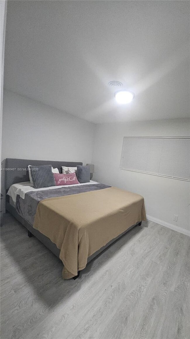 Building Photo - 1831 NE 56th St