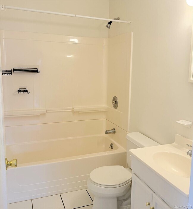 Building Photo - 6 Oakland Ct