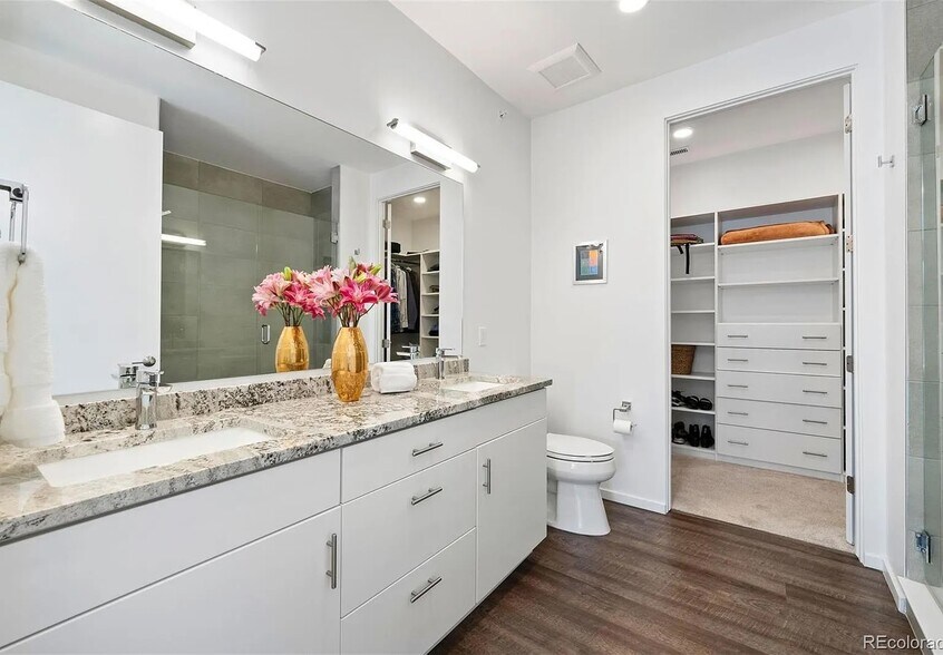 on suite bathroom - 31192 Black Eagle Dr