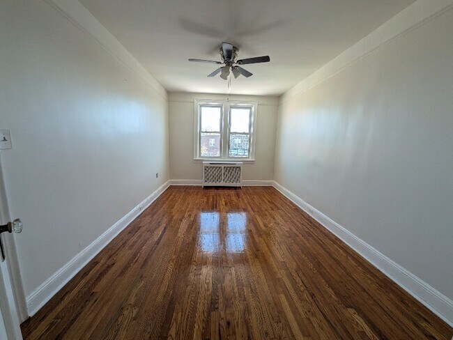 Building Photo - 52-21-5279 79th St