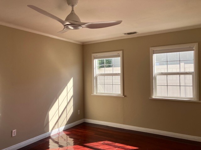 Building Photo - 2833 S Victoria Ave