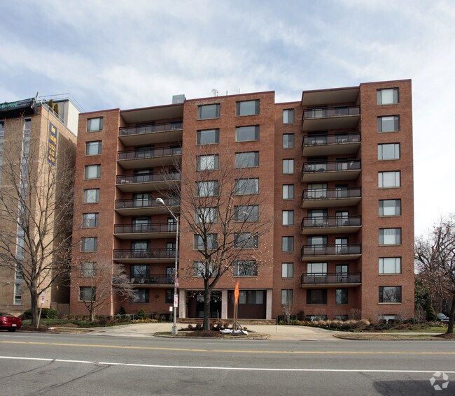 Building Photo - Chesterfield Apartments