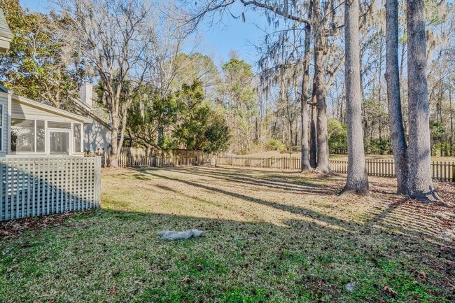 Building Photo - Your Modern West Ashley Retreat!
