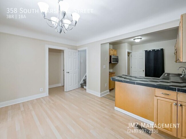 Building Photo - 358 S Marshall St