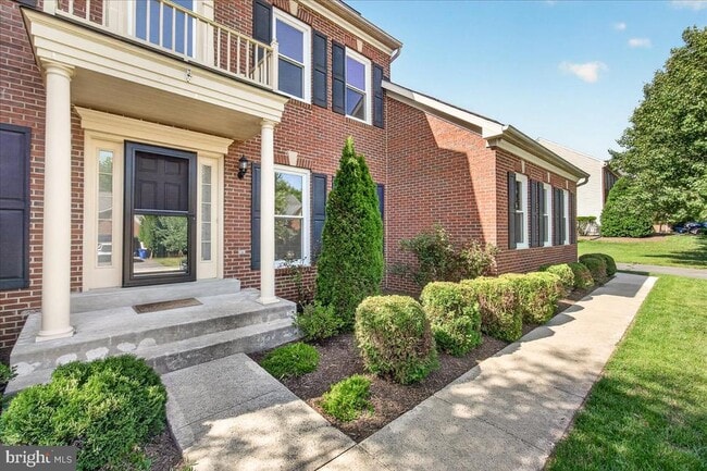 Building Photo - 6430 Bellevue Pl