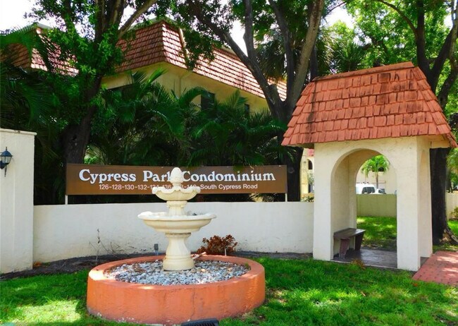 Building Photo - 134 S Cypress Rd