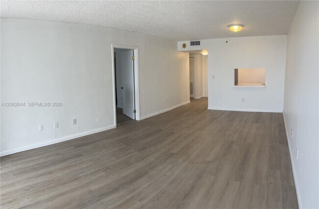 Building Photo - 1470 NE 123rd St